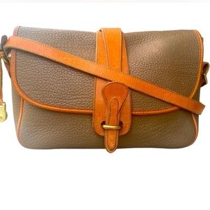 DOONEY AND BOURKE VINTAGE EUC TAUPE PEBBLED LEATHER CROSSBODY